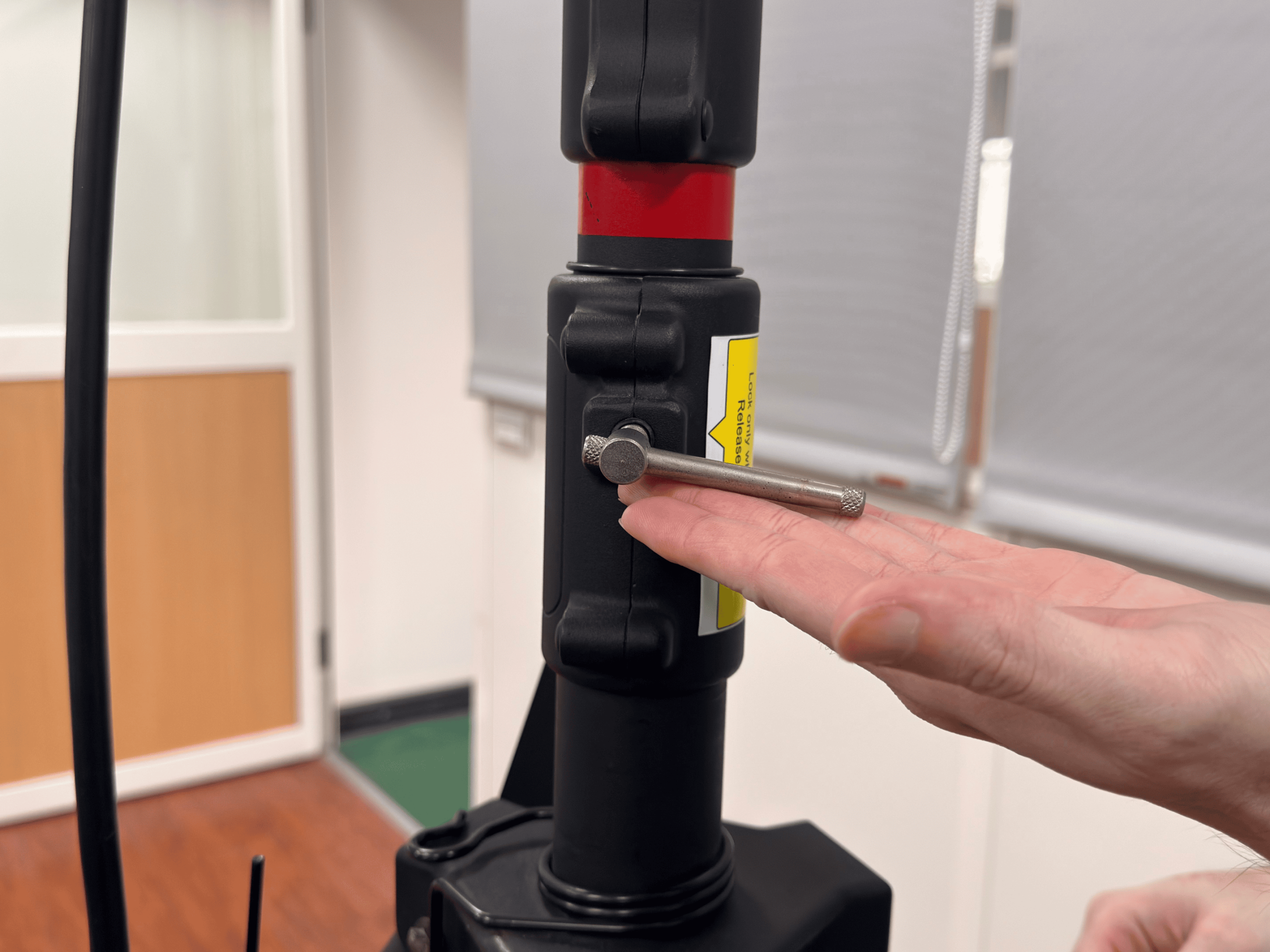 腳架伸縮固定鈕(下)