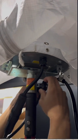 腳架與燈具螺栓